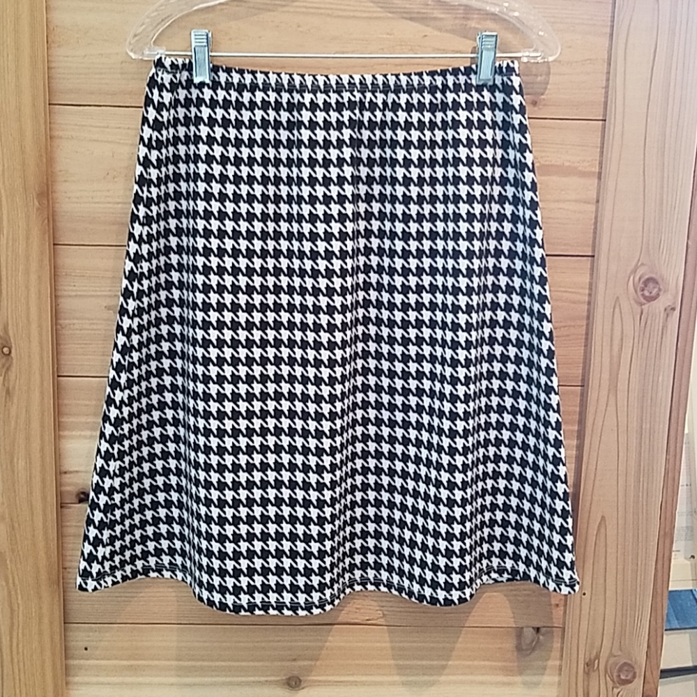 Classic a-line houndstooth skirt
